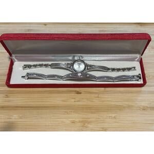 Vintage Quartz GENWM992 Silver Tone Rhinestone‎ Watch Matching Bracelet Set